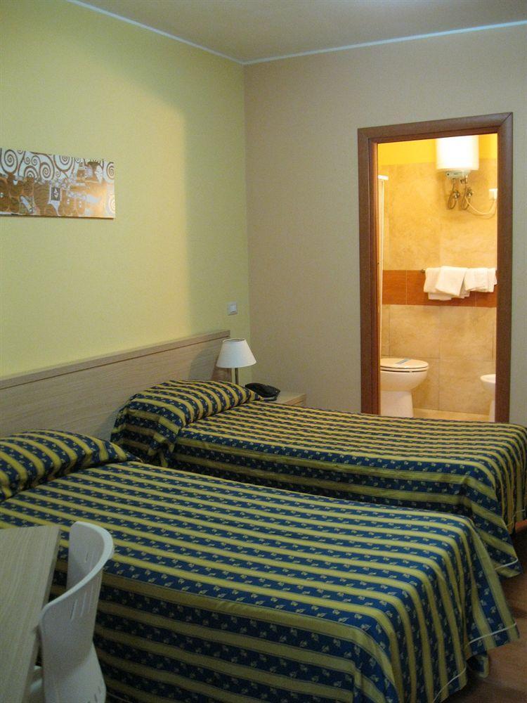 Aparthotel Kassiopea Giardini Naxos Pokoj fotografie